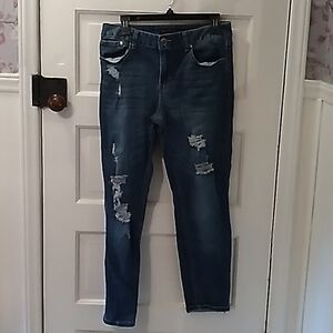 Traffic Jeans 👖 13 high rise destressed